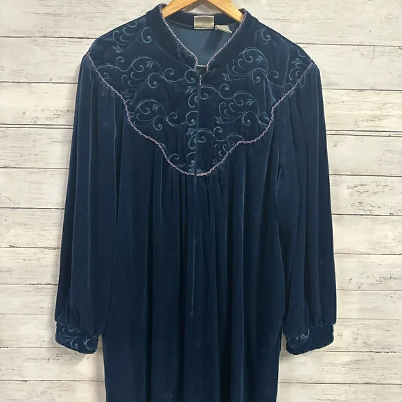 Vintage JCPenney Delicates Velour Elegant Long Gown/Robe - Picture 4 of 7